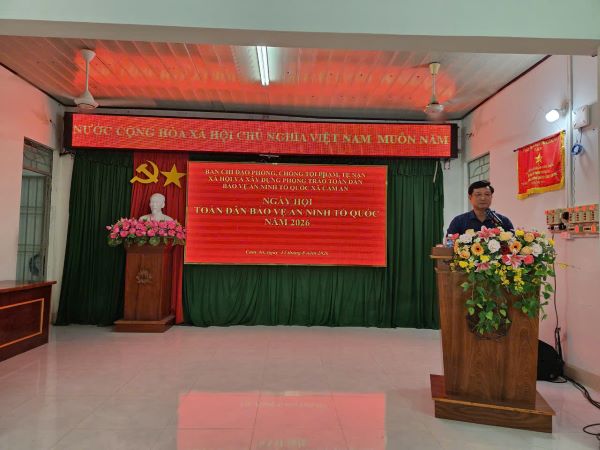 Đồng chí Chủ tịch UBND xã, Trưởng Ban Chỉ đạo xã phát biểu chỉ đạo