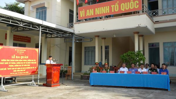 Đồng chí Phó Chủ tịch thường trực UBND xã phát biểu chỉ đạo