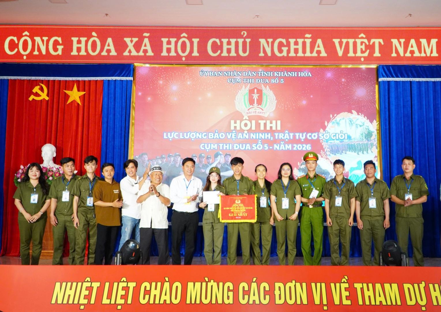 Đội thi xã Cam Lâm nhận giải Nhất tại Hội thi cấp cụm thi đua số 5