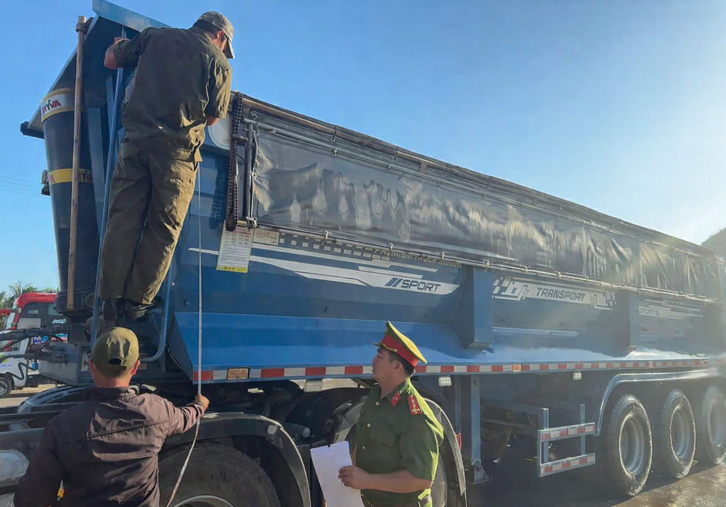 Công tác kiểm tra của Công an xã Cà Ná