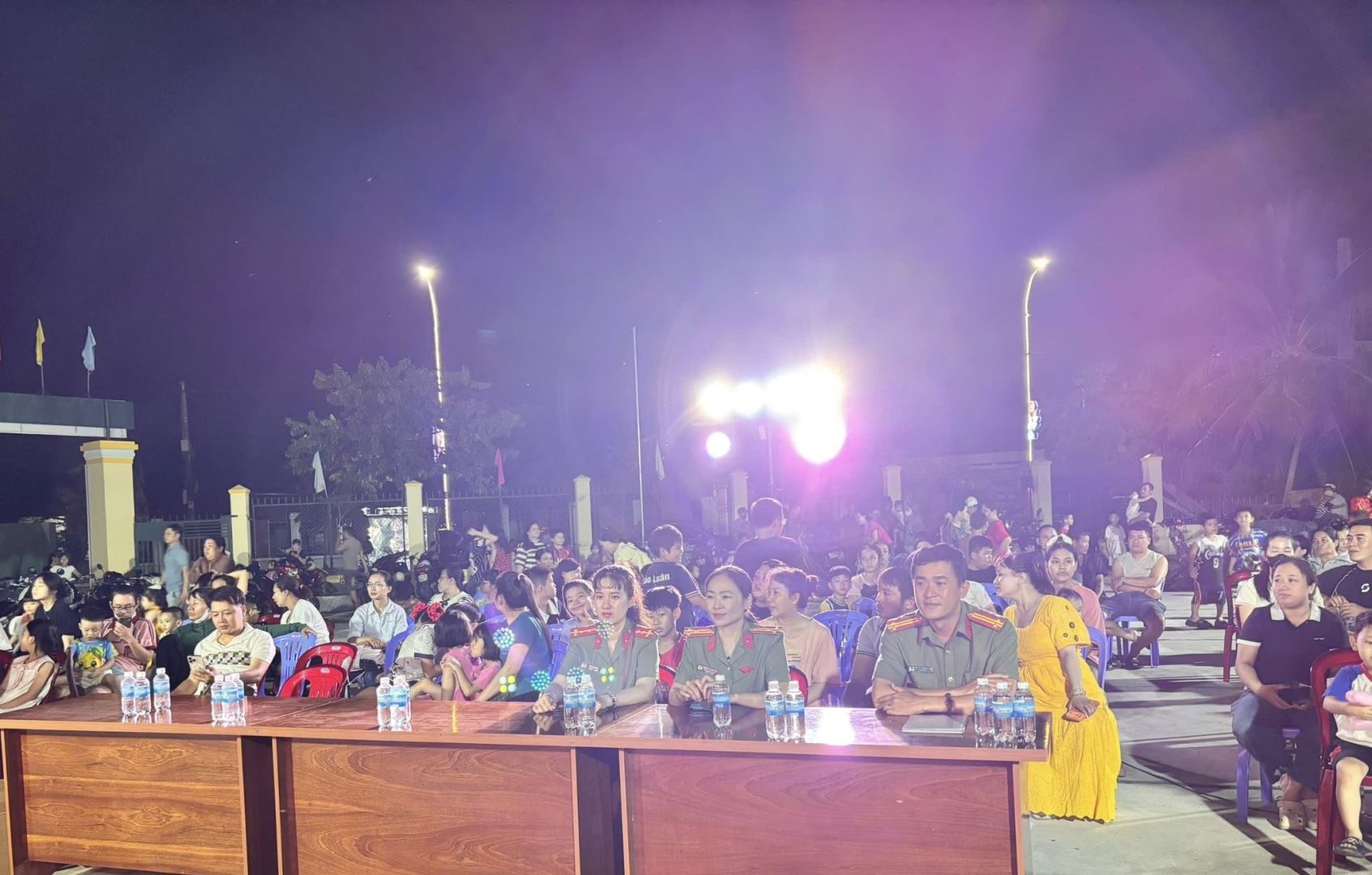 Các đại biểu tham dự chương trình Tết trung thu “Đêm hội trăng rằm”