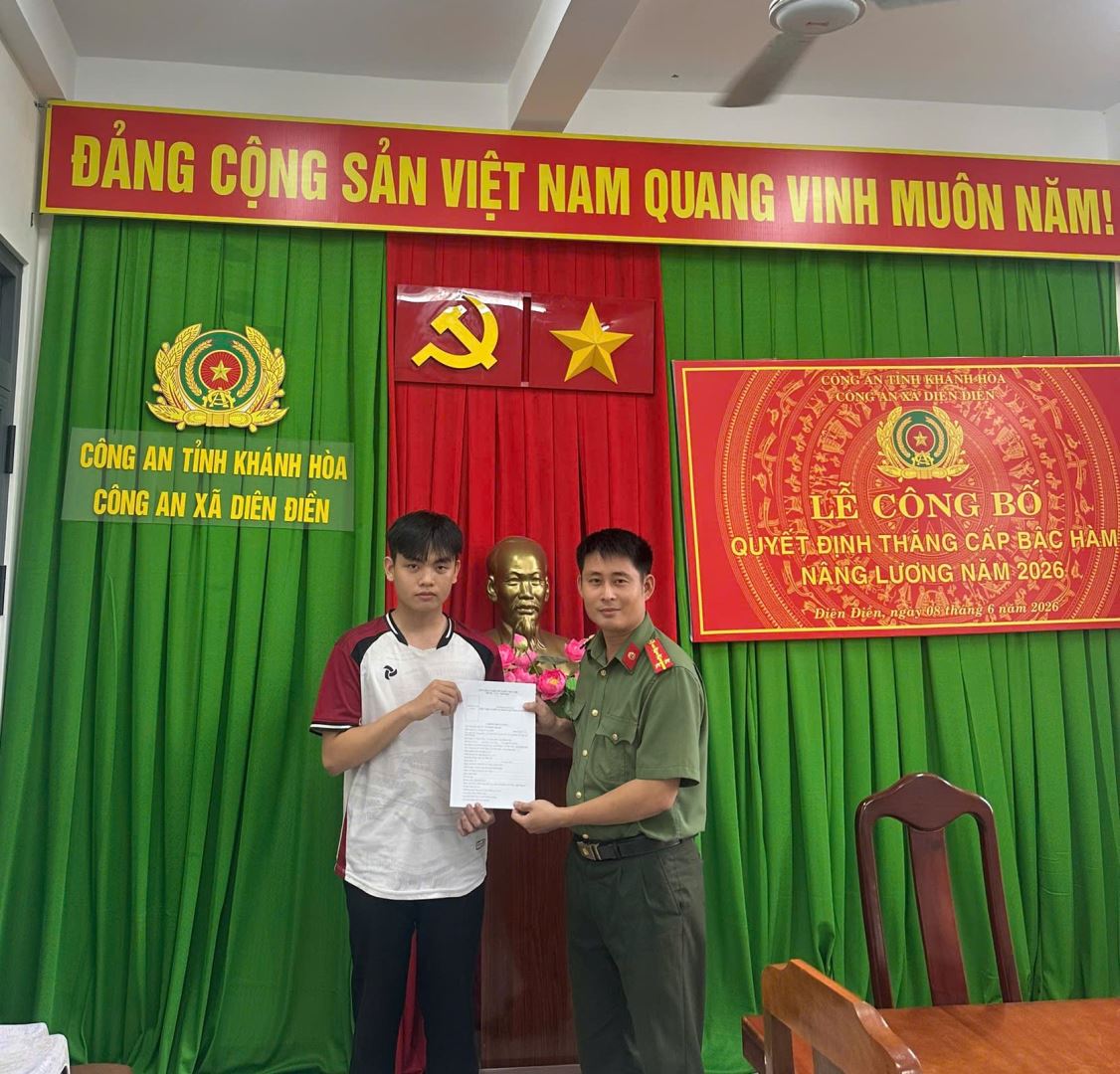 Công an xã Diên Điền tiếp nhận đơn tự nguyện tham gia nghĩa vụ Công an nhân dân