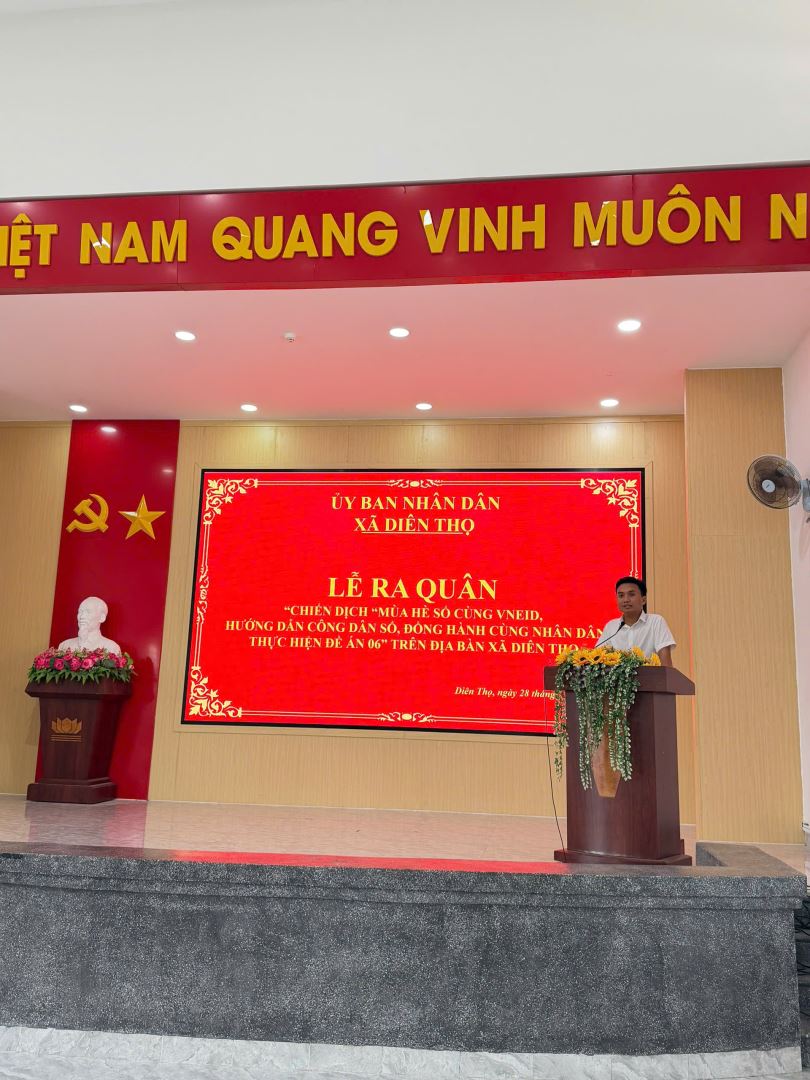 Đồng chí Chủ tịch UBND xã Nguyễn Hải Nguyên phát biểu tại buổi lễ
