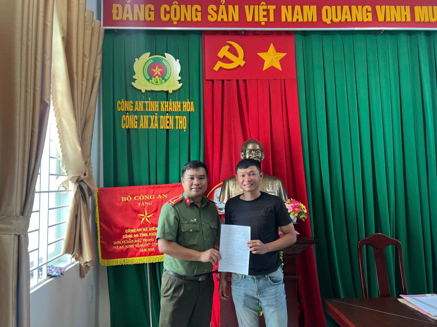 Công dân Diên Thọ tự nguyện viết đơn đăng ký thực hiện nghĩa vụ tham gia CAND năm 2027