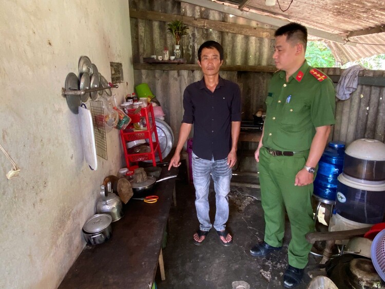 Đối tượng Phạm Huy Hoàng cùng tang vật