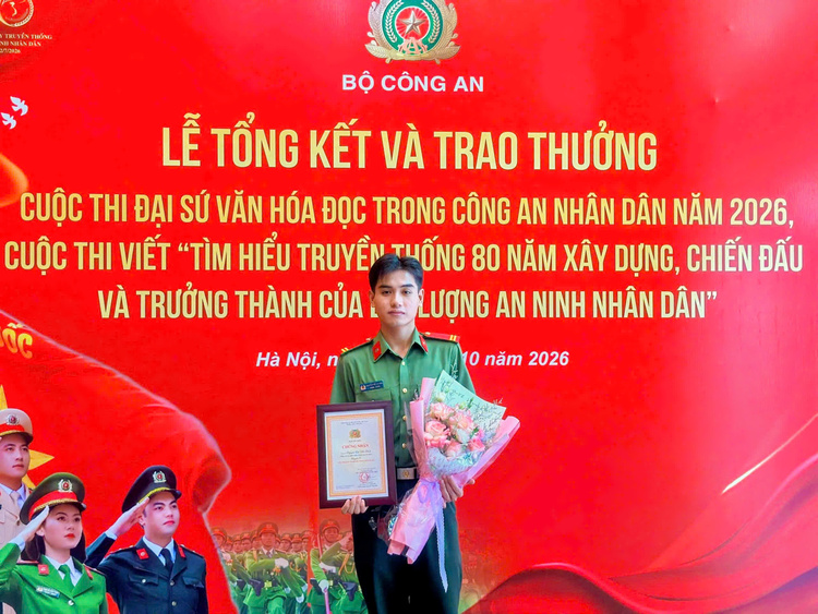Tác phẩm "Đại sứ văn hóa đọc trong Công an nhân dân: Sách và Ước mơ vươn xa" của Trung sĩ Nguyễn Thế An Ninh