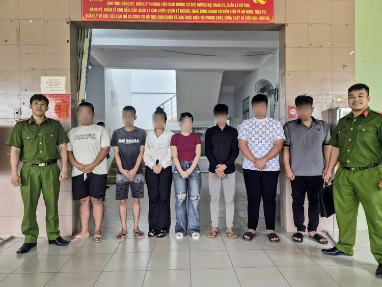 Các đối tượng tổ chức sử dụng và tham gia sử dụng trái phép chất ma túy tại Cơ quan Công an