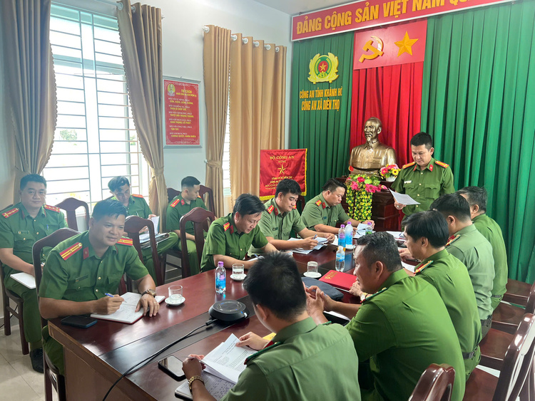 Trung tá Nguyễn Hiền Hoài Bảo, Trưởng Công an xã Diên Thọ triển khai Kế hoạch triệt xóa tụ điểm tổ chức sử dụng trái phép chất ma túy