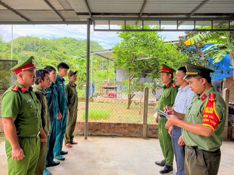 Công an xã Diên Thọ tăng cường kiểm tra điều lệnh CAND, siết chặt kỷ luật, kỷ cương =trong thực hiện nhiệm vụ.