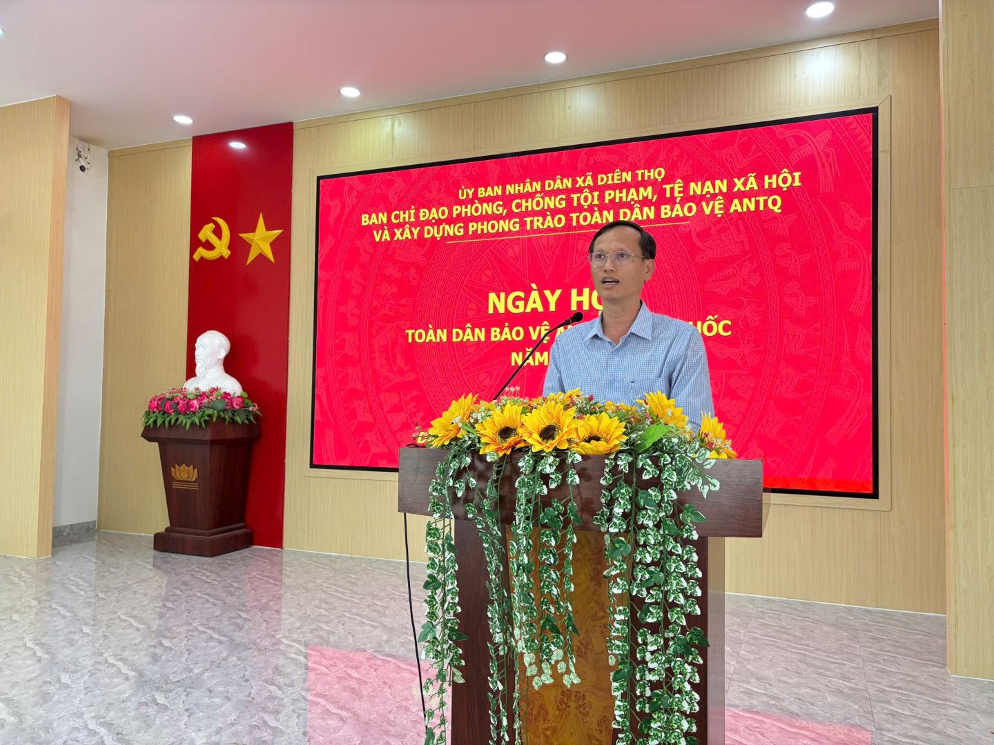 Chủ tịch UBND xã Lại Văn Tài phát biểu tại ngày hội