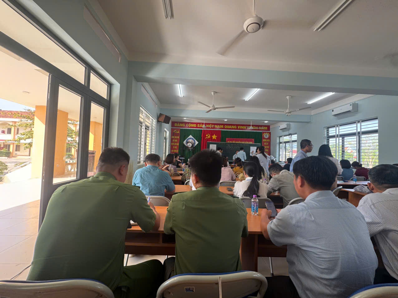 Công an xã Diên Thọ họp triển khai công tác bảo vệ, đảm bảo ANTT, ATGT cho Kỳ thi tốt nghiệp THPT năm 2026.