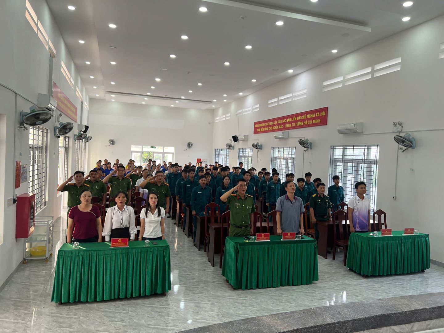 Công an xã Diên Thọ cùng các lực lượng tham gia mít tinh hưởng ứng Tháng hành động phòng, chống ma túy