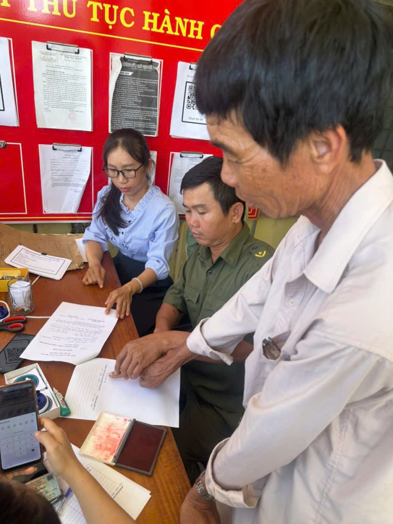 Được hướng dẫn tận tình, người dân rất đồng tình và ủng hộ tinh thần, trách nhiệm của Tổ