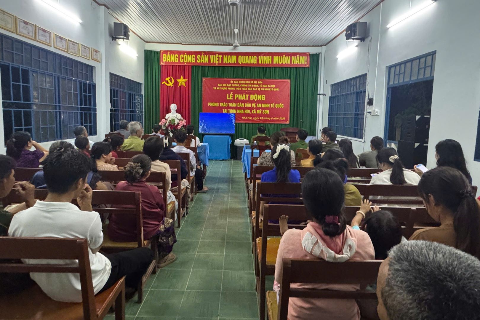 Công an xã Mỹ Sơn thông tin tình hình an ninh, trật tự trên địa bàn; tuyên truyền các quy định của pháp luật
