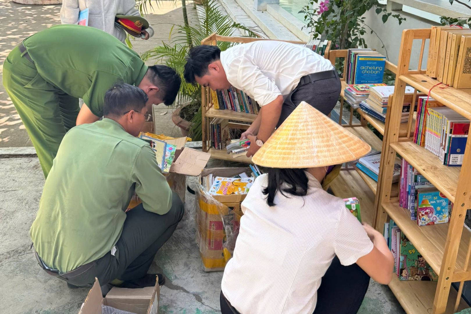 Công an xã Mỹ Sơn tổ chức Tháng văn hóa đọc lan tỏa thói quen đọc sách, nâng cao kiến thức và kỹ năng