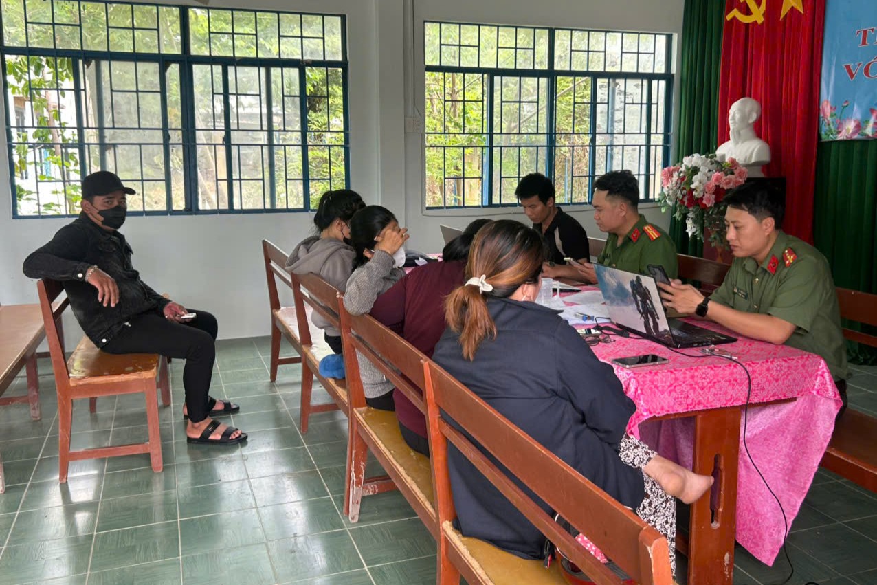 Nội dung tuyên truyền được đưa vào trong các buổi sinh hoạt, thông báo tình hình ANTT tại nhà cộng đồng các thôn