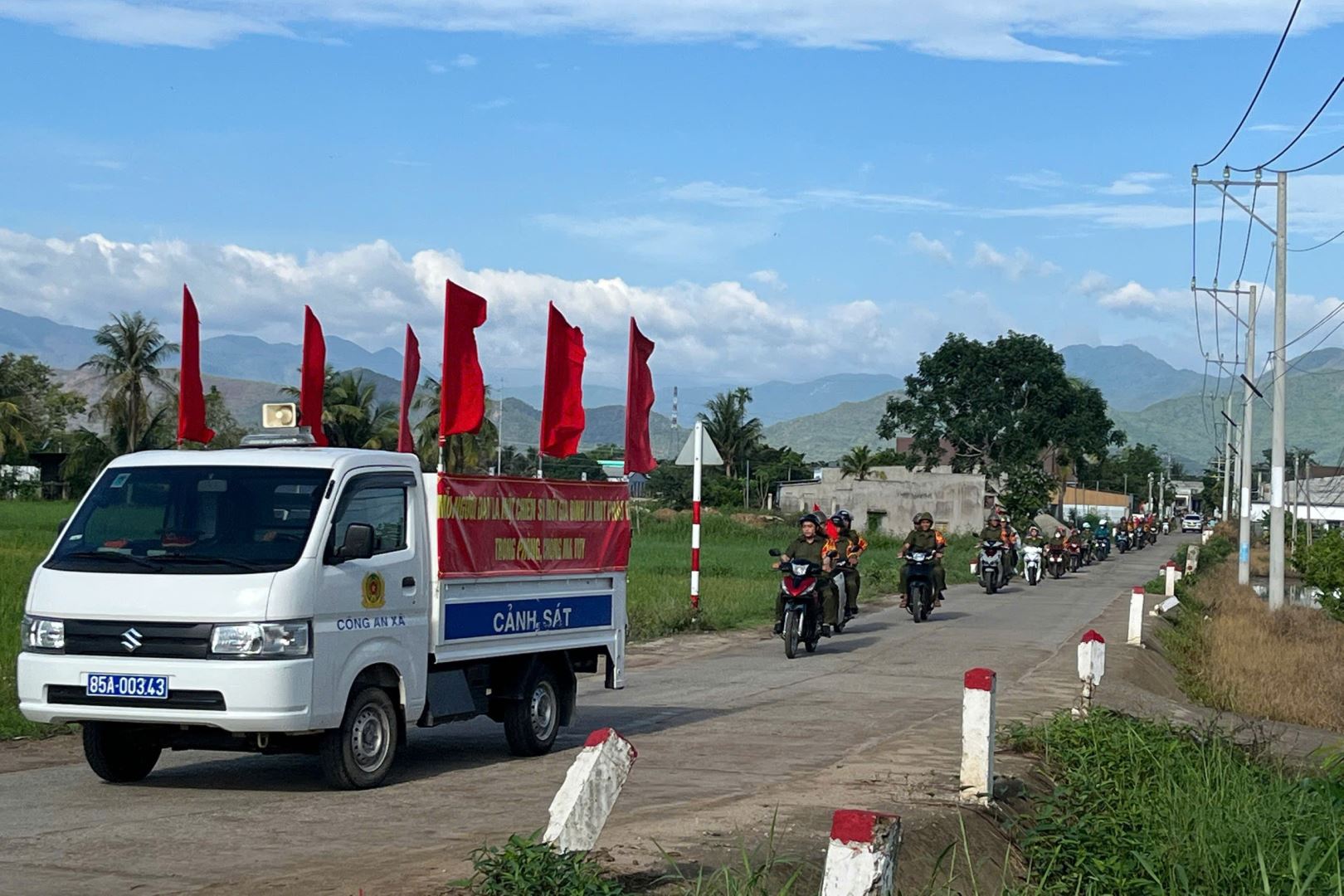 Các lực lượng tham gia diễu hành tuyên truyền, lan tỏa thông điệp phòng, chống ma túy, phòng ngừa tệ nạn cờ bạc