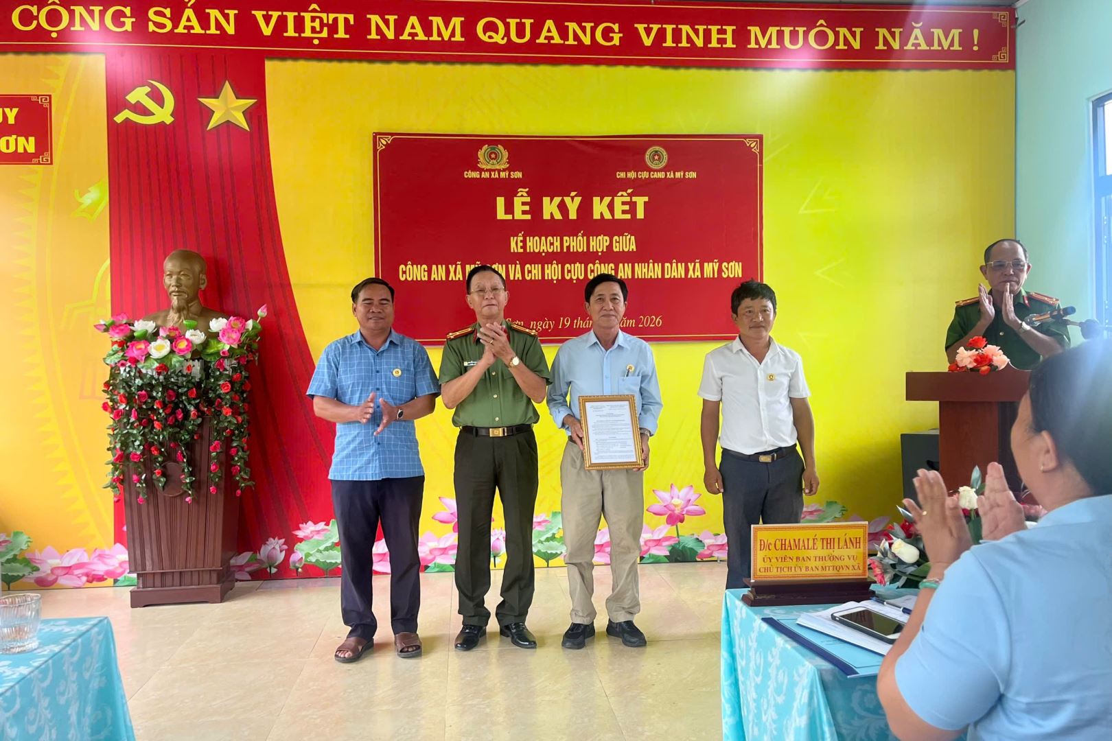 Hội Cựu Công an nhân dân tỉnh Khánh Hòa trao Quyết định thành lập Chi hội Cựu Công an nhân dân xã Mỹ Sơn