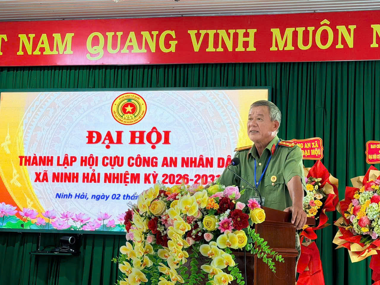 các đồng chí lãnh đạo 