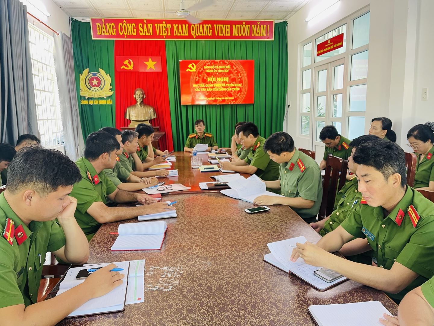 CBCS tham dự Hội nghị quán triệt các văn bản cấp trên