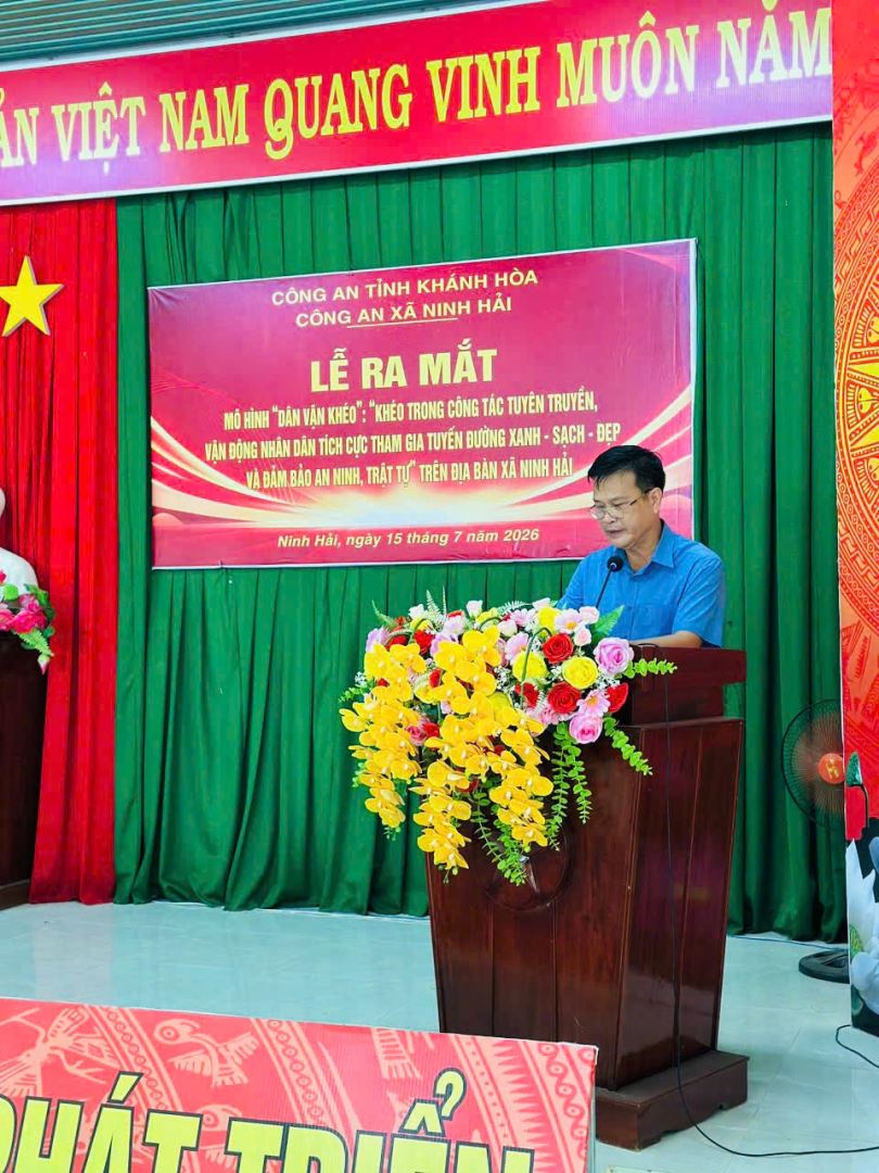 Đồng chí Hồ Hoàng Kim - Phó Bí thư Thường trực  Đảng ủy xã Ninh Hải phát biểu, chỉ đạo, giao nhiệm vụ