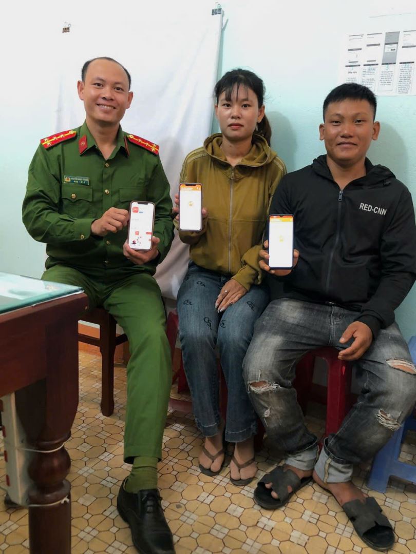 Ảnh: CBCS lồng ghép tuyên truyền, hướng dẫn cài đặt và sử dụng ứng dụng "Báo cháy 114"