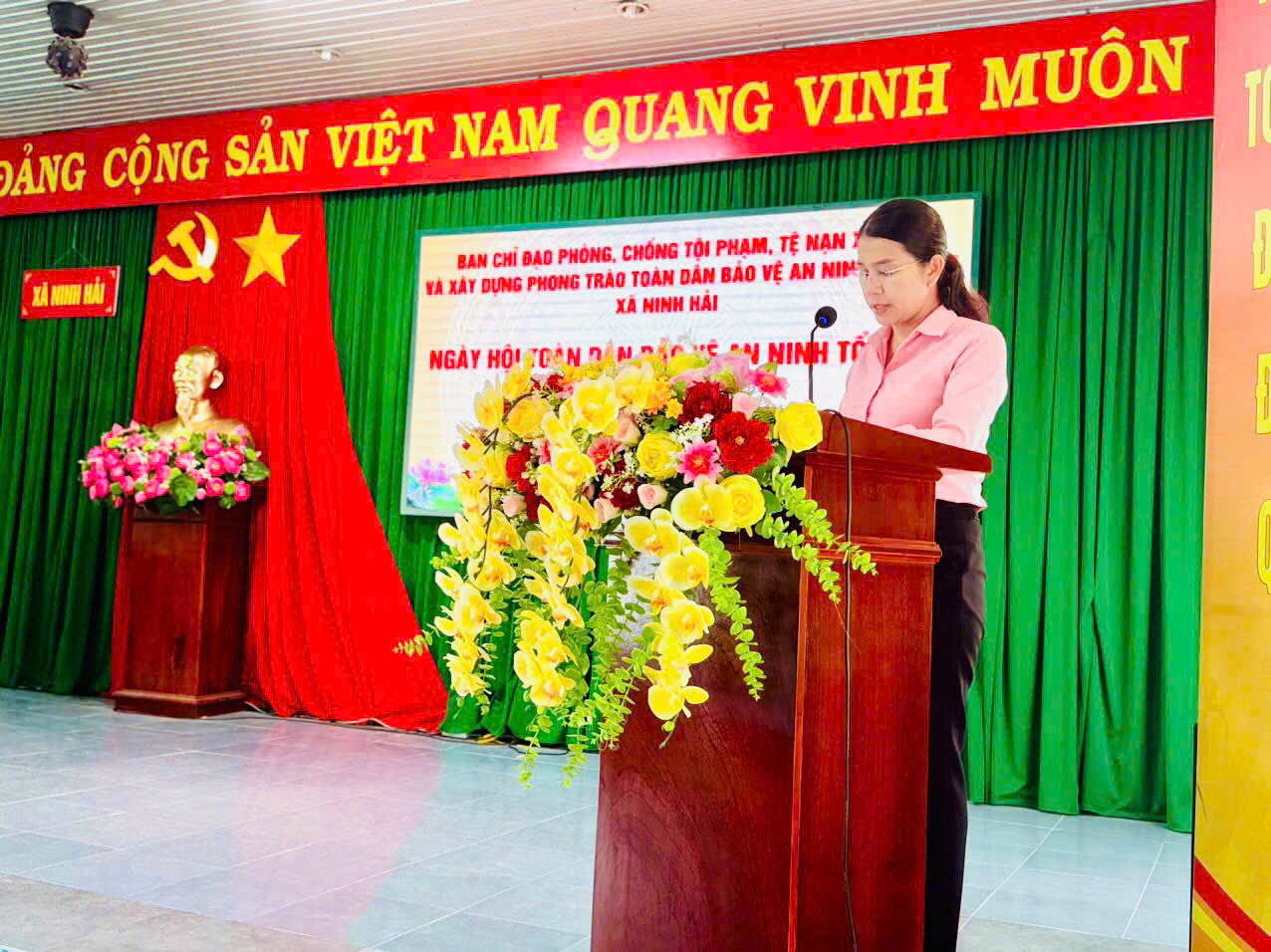 đồng chí Phú Thị Hồng Duyên 
