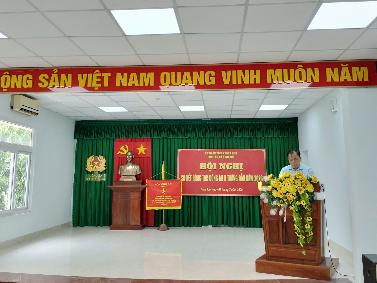Đồng chí Hồ Xuân Ninh, Bí thư Đảng ủy, Chủ tịch Hội đồng nhân dân xã Ninh Sơn phát biểu chỉ đạo