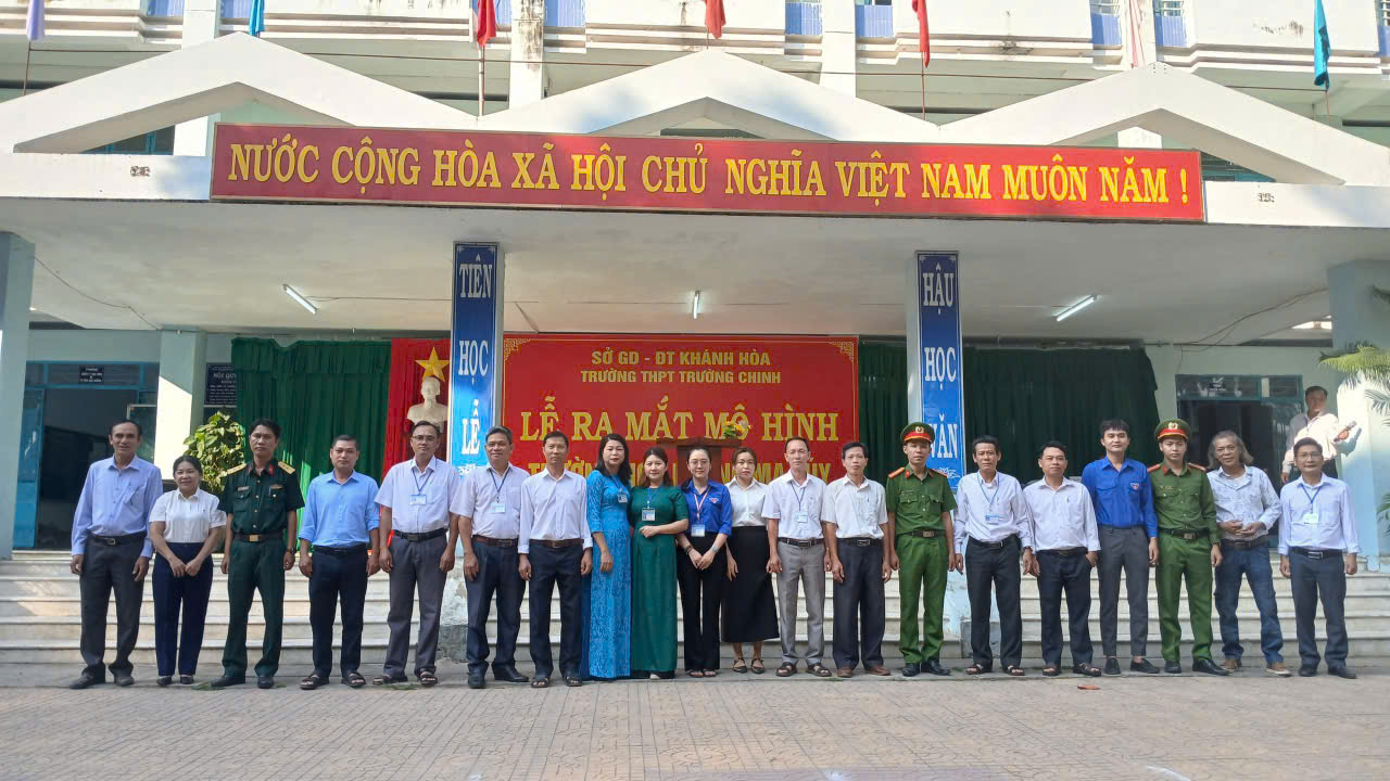 Công an xã Ninh Sơn phối hợp tổ chức ma mắt mô hình “Trường học không ma túy” tại Trường THPT Trường Chinh