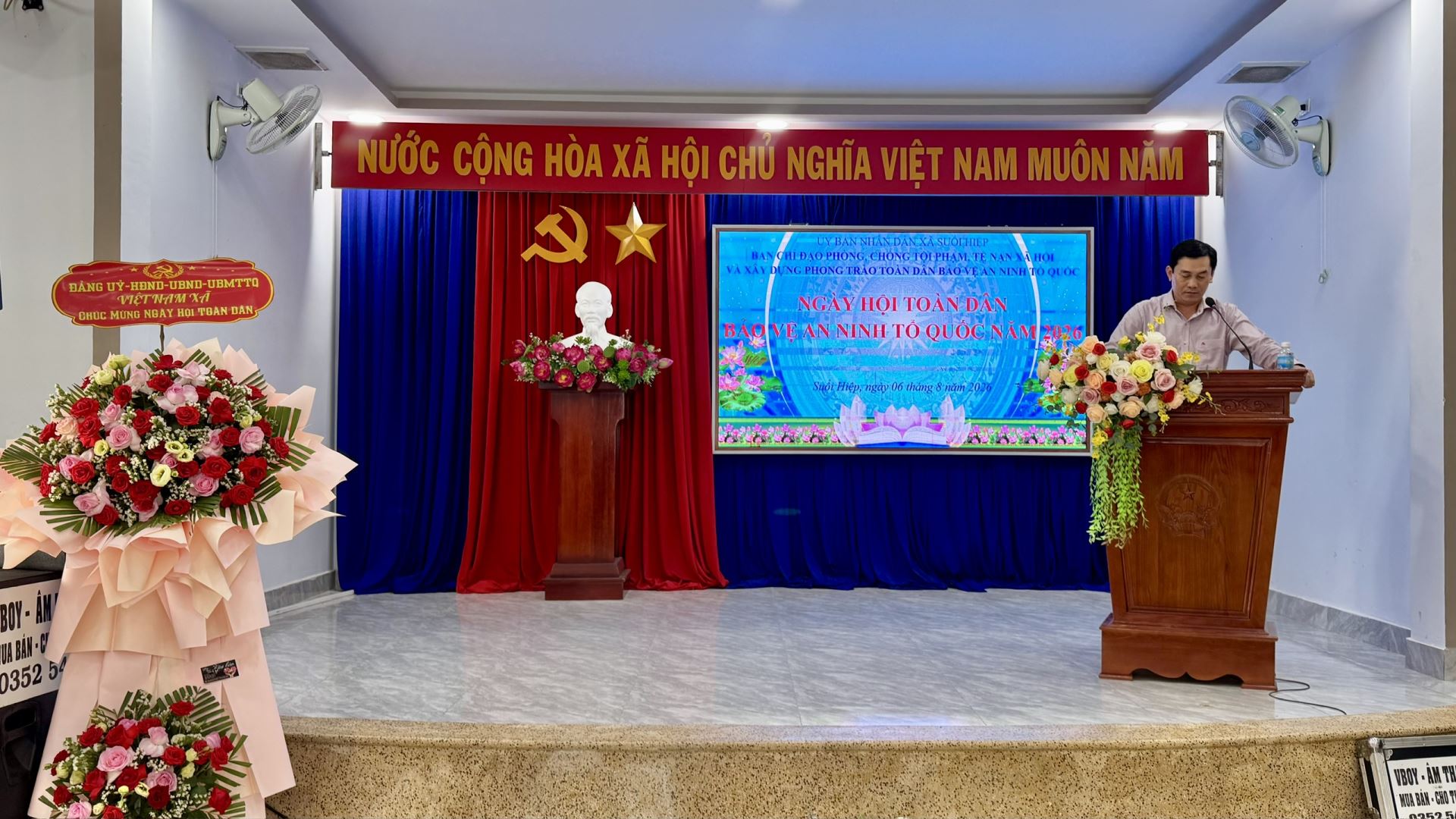 Đồng chí Võ Văn Toàn - Chủ tịch UBND xã phát biểu chỉ đạo tại Ngày hội Toàn dân bảo vệ an ninh Tổ quốc xã Suối Hiệp