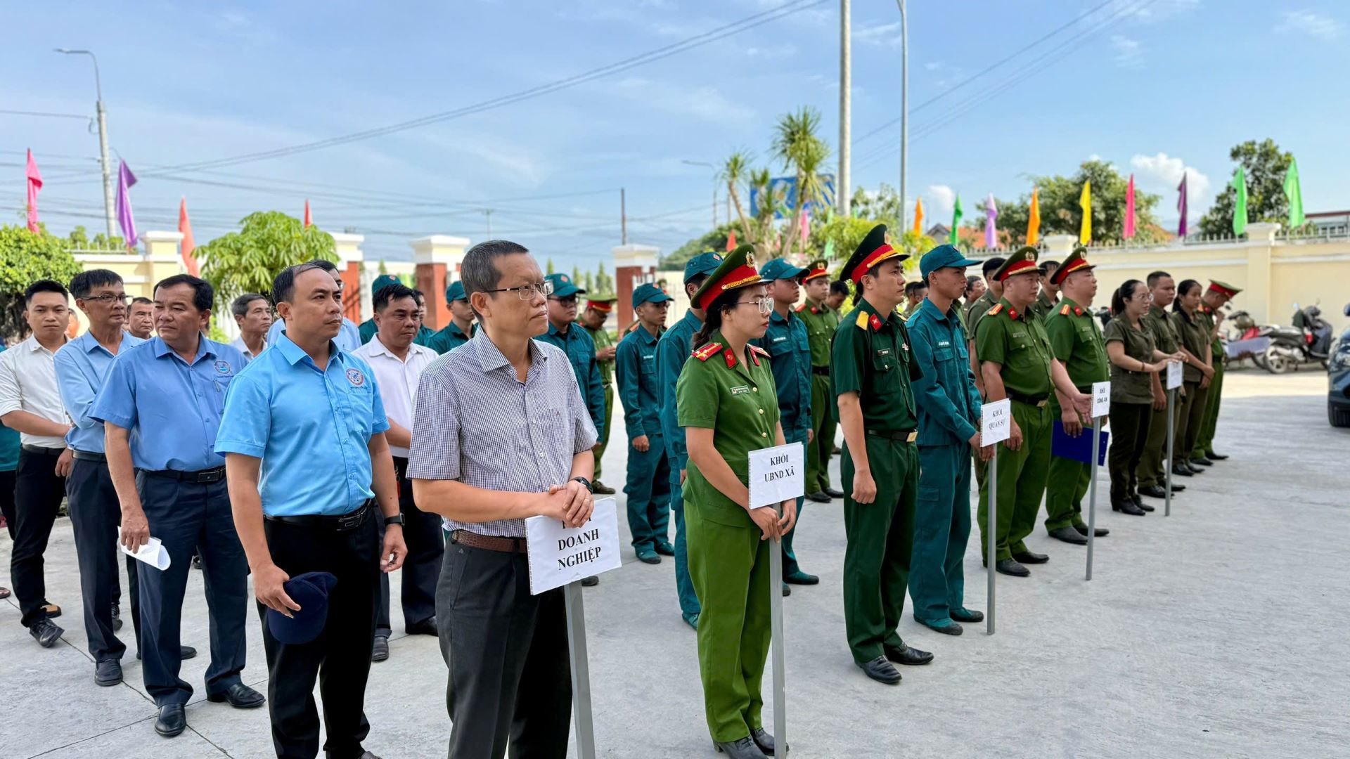 Các đại biểu tham dự buổi Mittinh