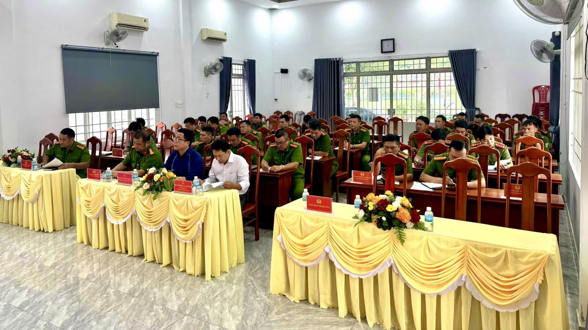 Các đại biểu tham dự Hội nghị sơ kết công tác Công an 6 tháng đầu năm 2026 của Công an xã Suối Hiệp