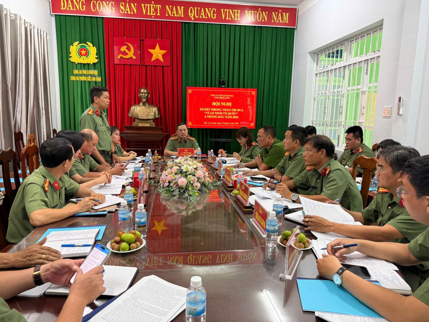 Quang cảnh Hội nghị sơ kết phong trào thi đua "Vì an ninh Tổ quốc" 6 tháng đầu năm 2026 của Cụm thi đua số 6 Công an tỉnh Khánh Hòa