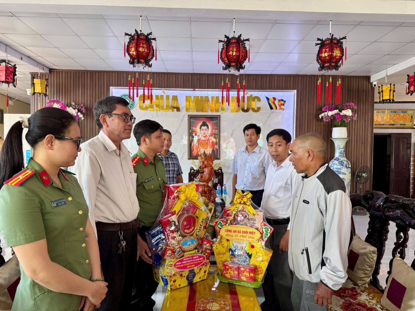 Đại diện UBND xã và Công an xã thăm hỏi các cơ sở Phật giáo trên địa bàn