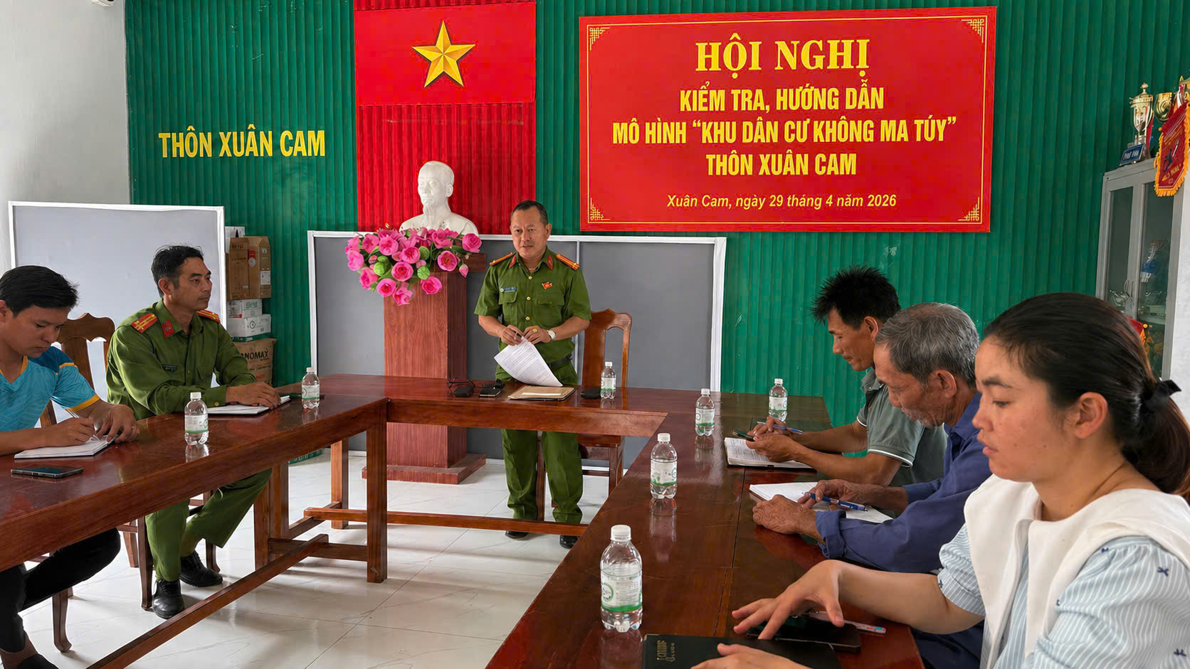 Quang cảnh buổi làm việc