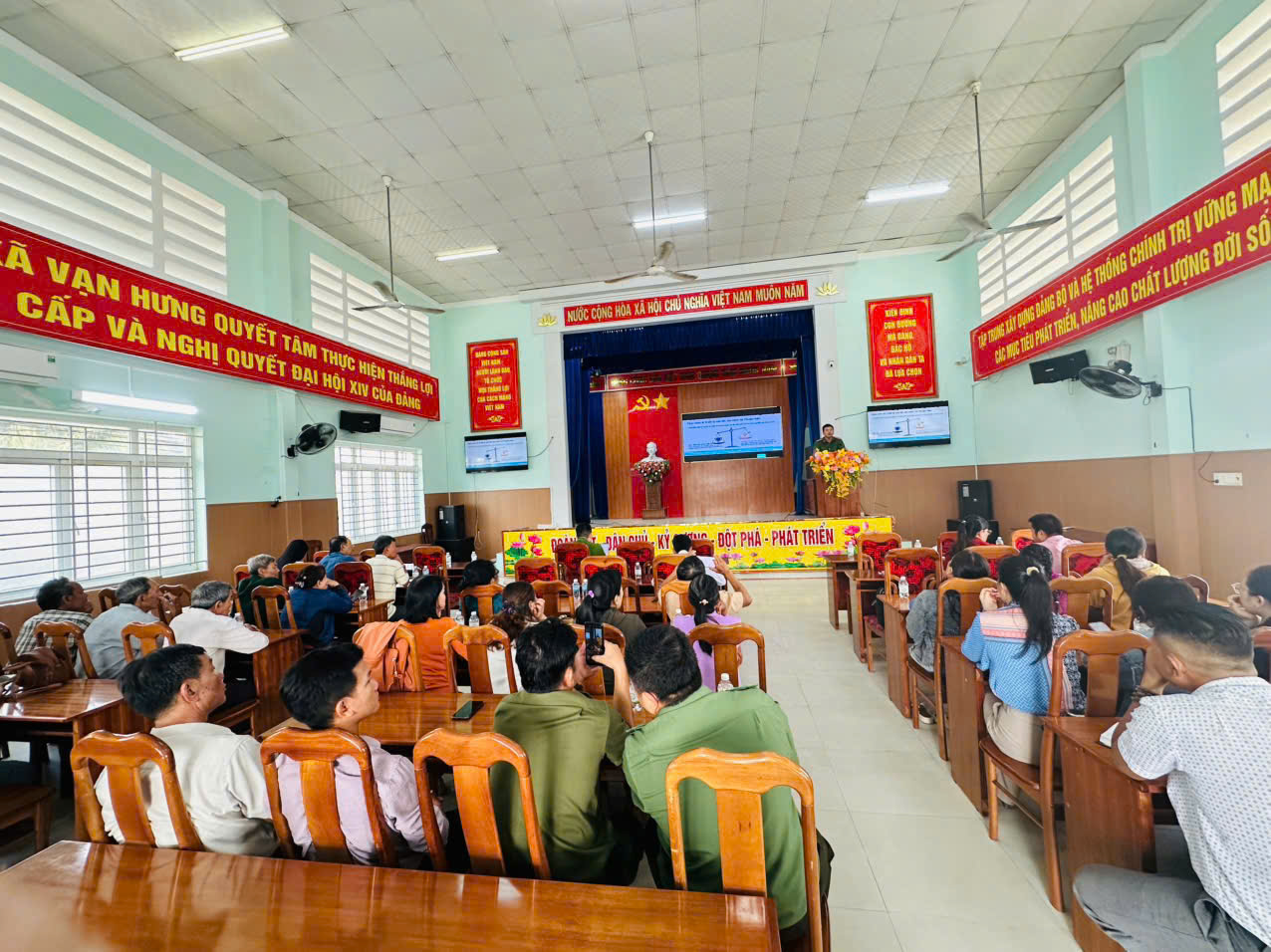 Quang cảnh buổi tuyên truyền