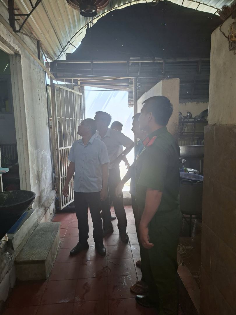 ĐOÀN KIỂM TRA TẠI KHU BẾP