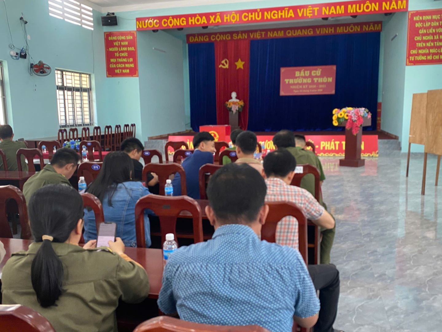 Lực lượng tham gia bảo đảm an ninh trật tự tại các thôn của xã Vạn Thắng
