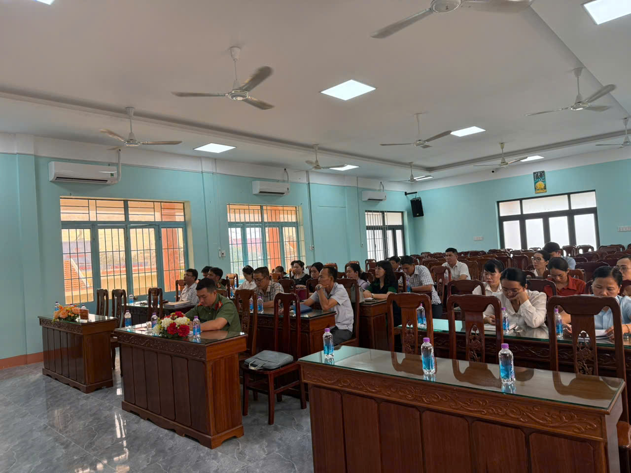 Cán bộ, công chức, viên chức các ban ngành, đoàn thể tham dự buổi tập huấn