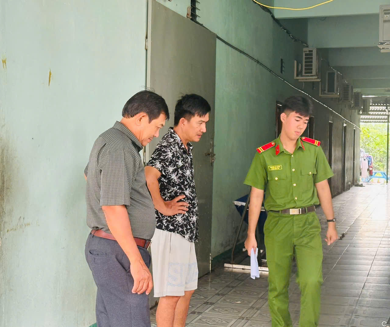 Lực lượng Công an xã kiểm tra công tác PCCC