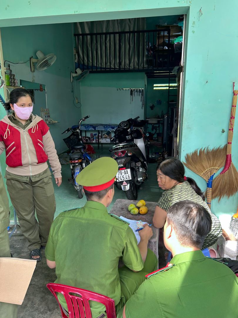 Lực lượng Công an xã và An ninh trật tự cơ sở tăng cường kiểm tra lưu trú các nhà trọ, nhà nghỉ tại địa bàn