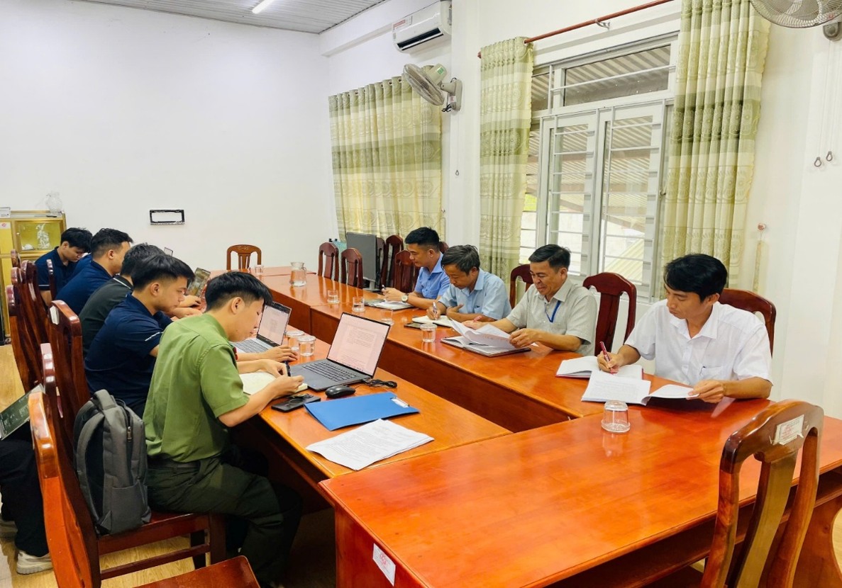 Đoàn công tác làm việc tại UBND xã Mỹ Sơn