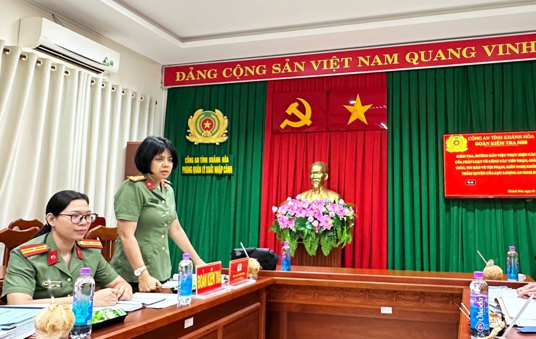 Đồng chí Thượng tá Lương Lê Vân, Phó Trưởng Đoàn kiểm tra phát biểu quán triệt nội dung kiểm tra
