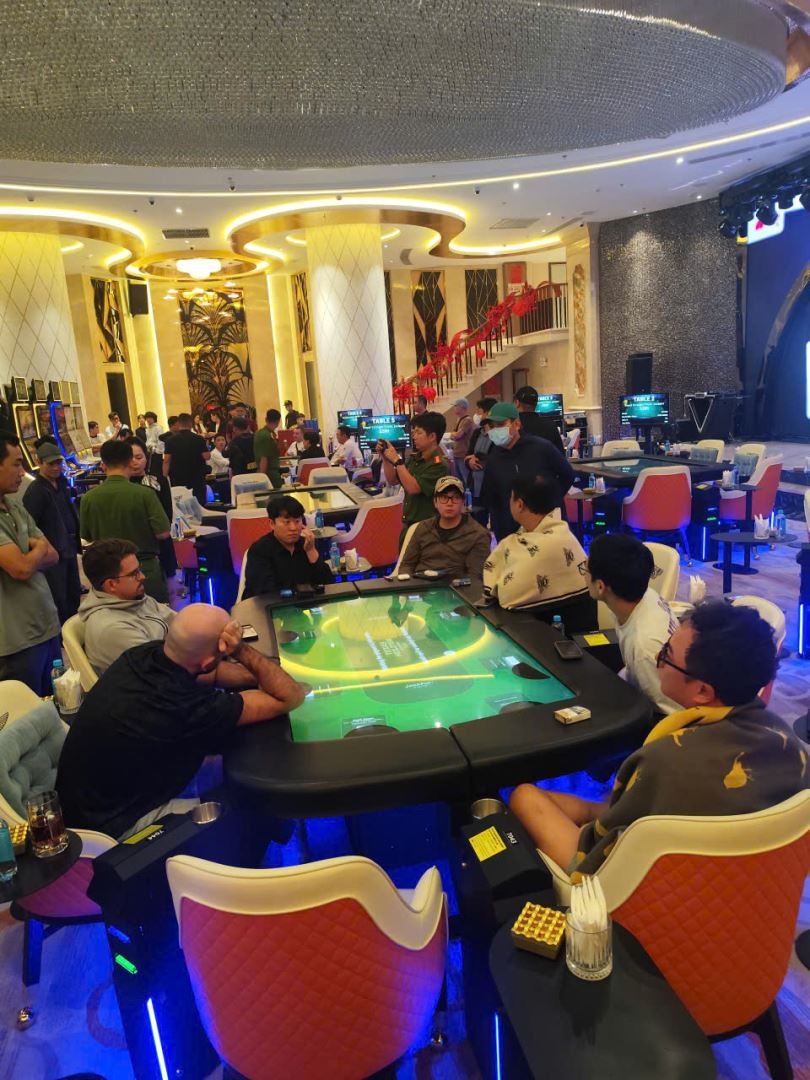 Bắt quả tang các đối tượng người nước ngoài tham gia đánh bạc