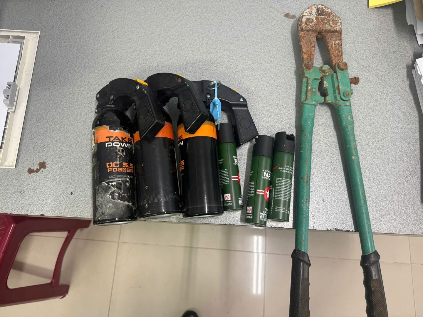 Tang vật thu giữ tại nơi ở của Hận