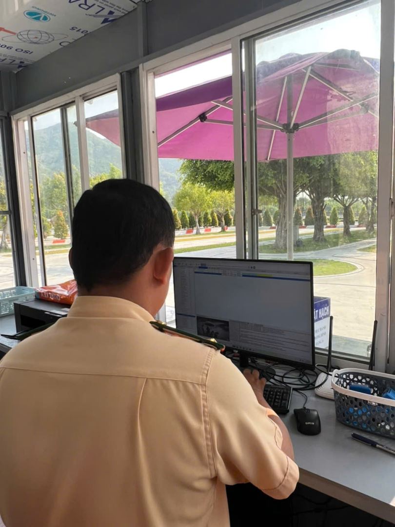 CSGT giám sát việc sát hạch