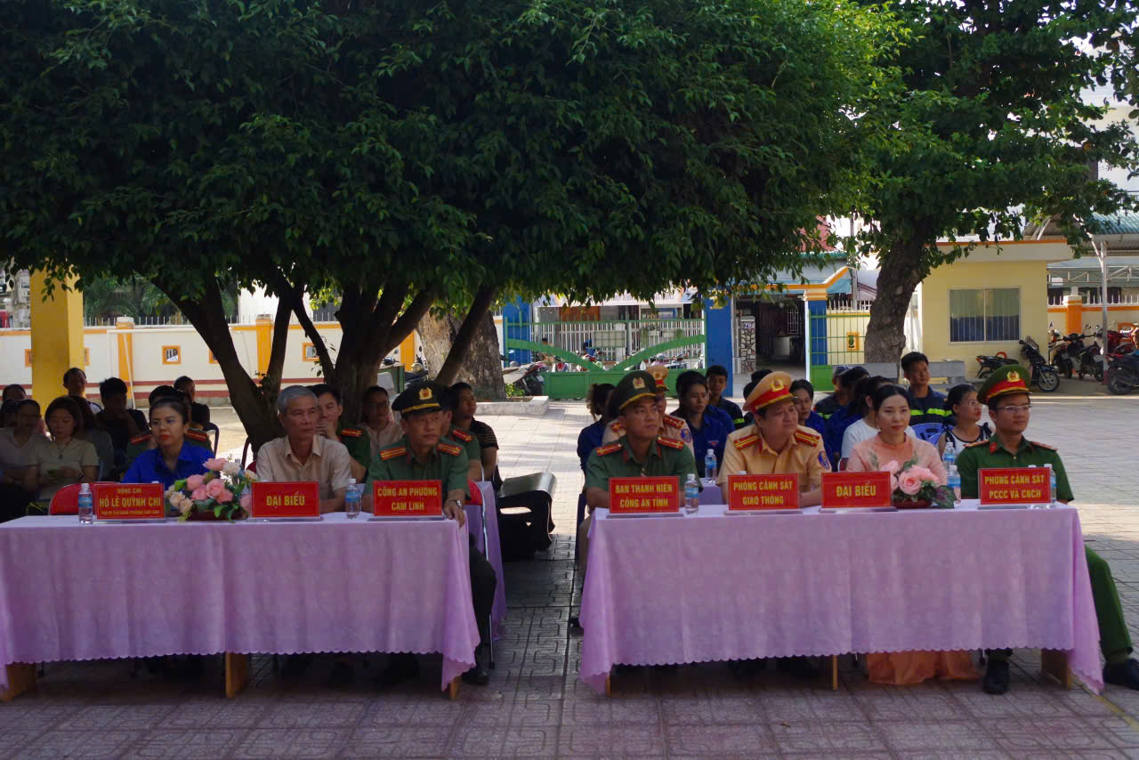 Đoàn Thanh niên Công an tỉnh tại buổi tuyên truyền