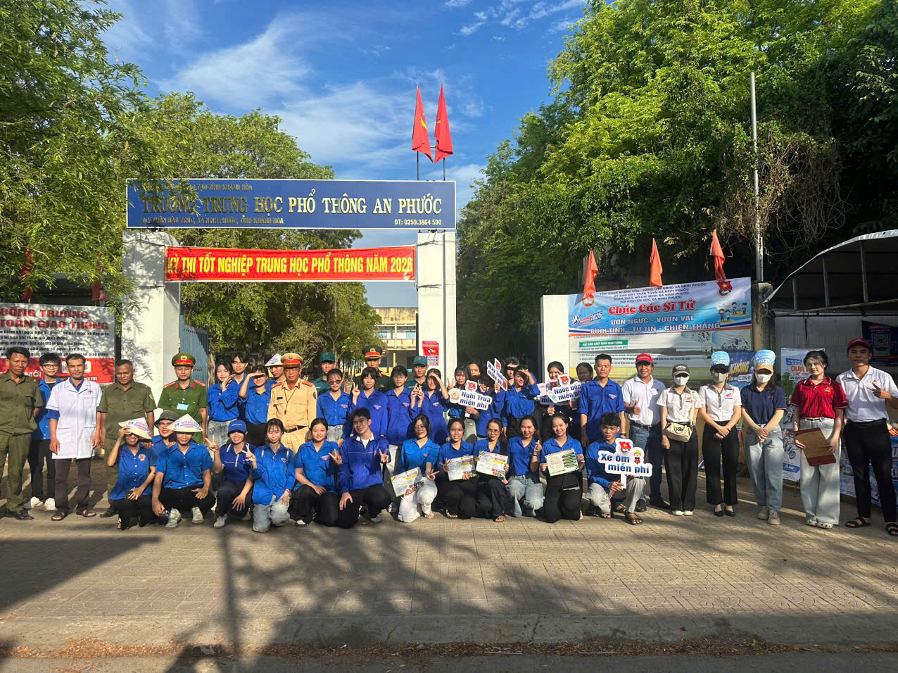 Lực lượng CSGT bảo vệ mùa thi