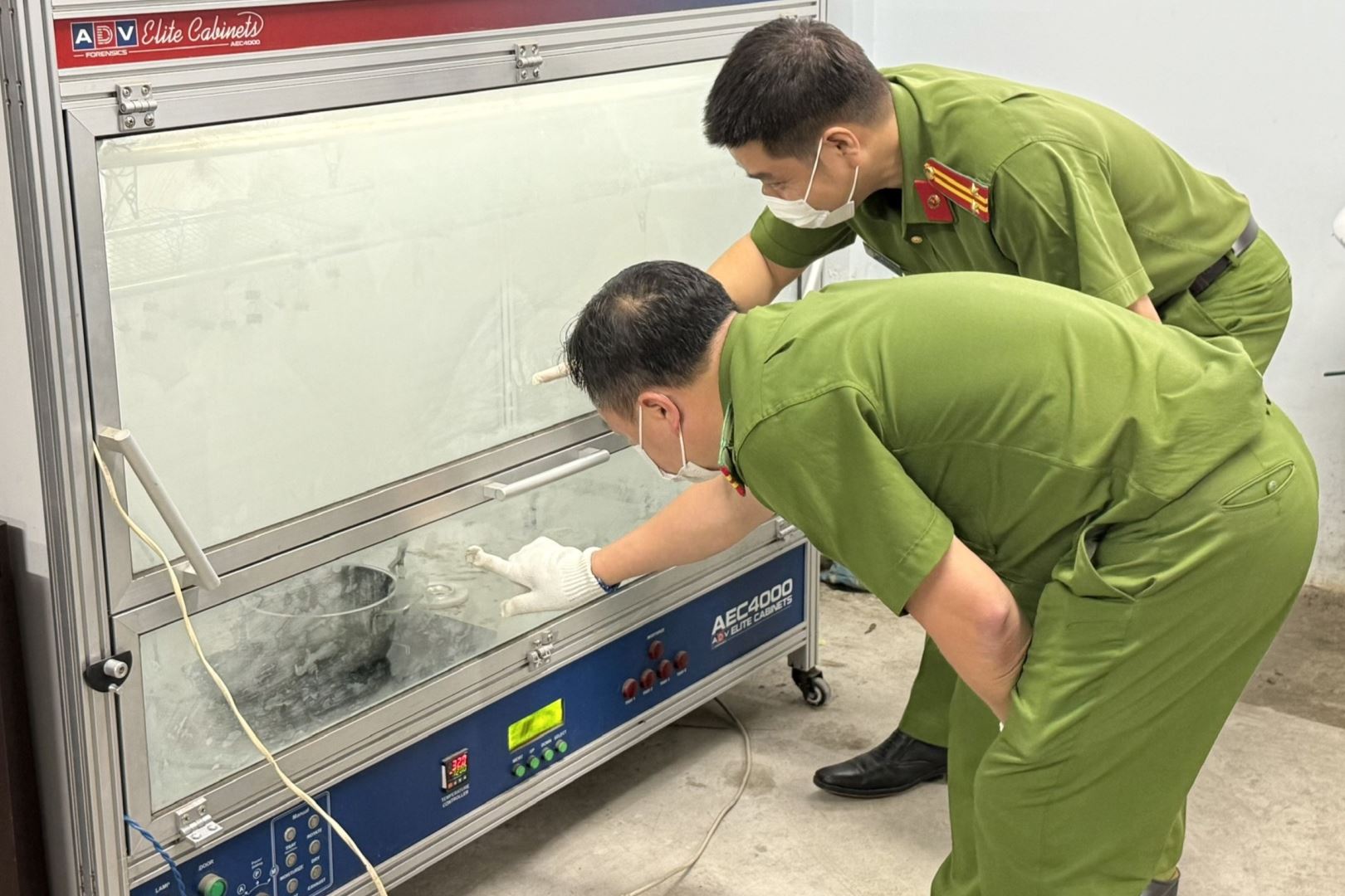 Lực lượng Kỹ thuật hình sự thực hiện Giám định tại phòng thí nghiệm