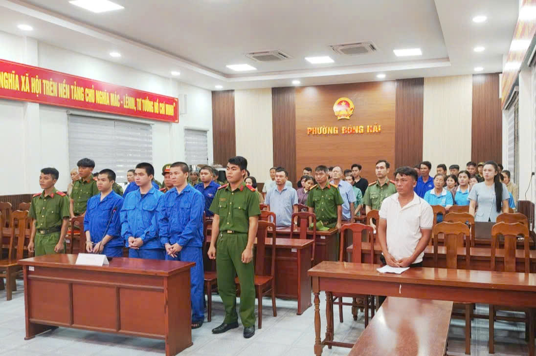 Các Bị cáo tại Phiên tòa xét xử lưu động